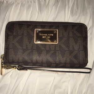 Michael Kors Jet Set Smartphone Wristlet Wallet