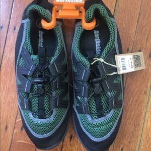 New men's water shoes