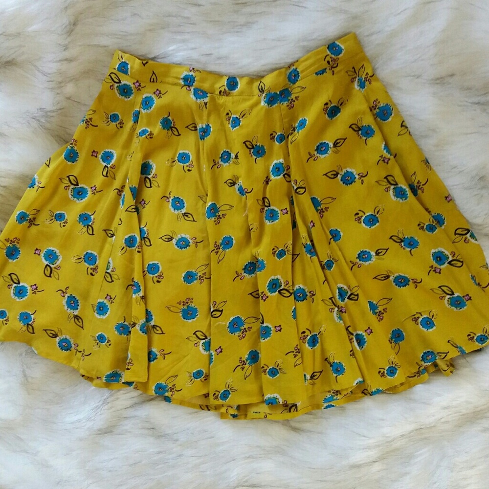 Airy Yellow Skirt