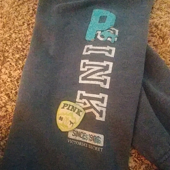 VS Pink cropped sweats - Picture 4 of 5