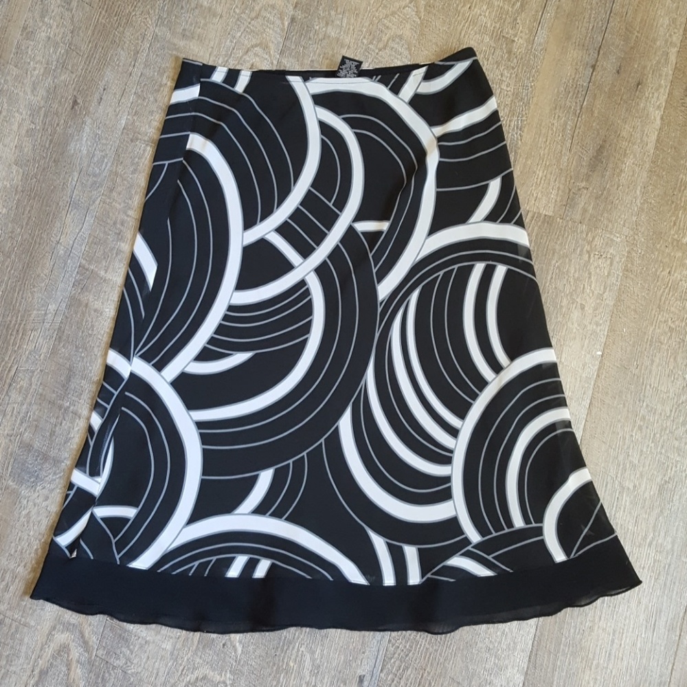 New York & Company mid length black white skirt S