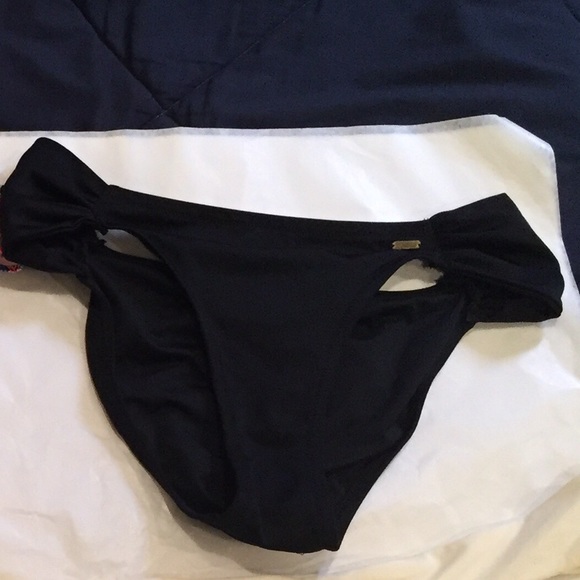 Three Cute Victoria Secret Bikinis. - Picture 2 of 5