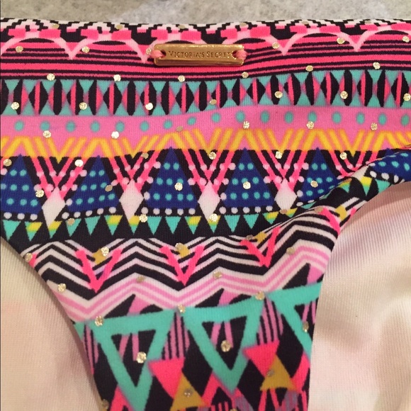 Three Cute Victoria Secret Bikinis. - Picture 5 of 5