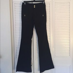 Stretchy black pant.
