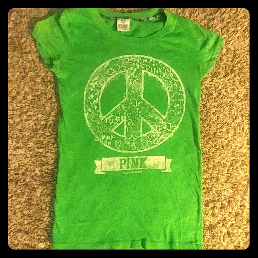 VS Pink ✌ tee