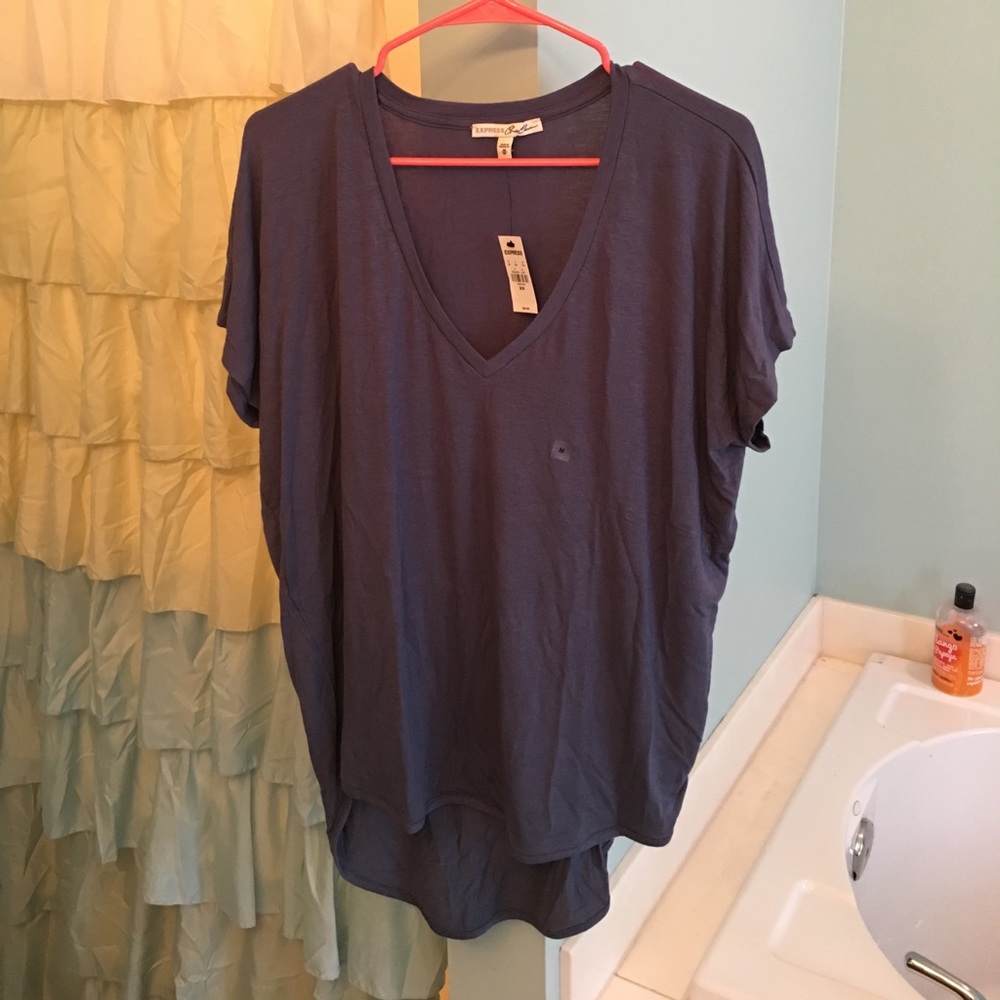Express One Eleven v-neck London tee! BNWT size M