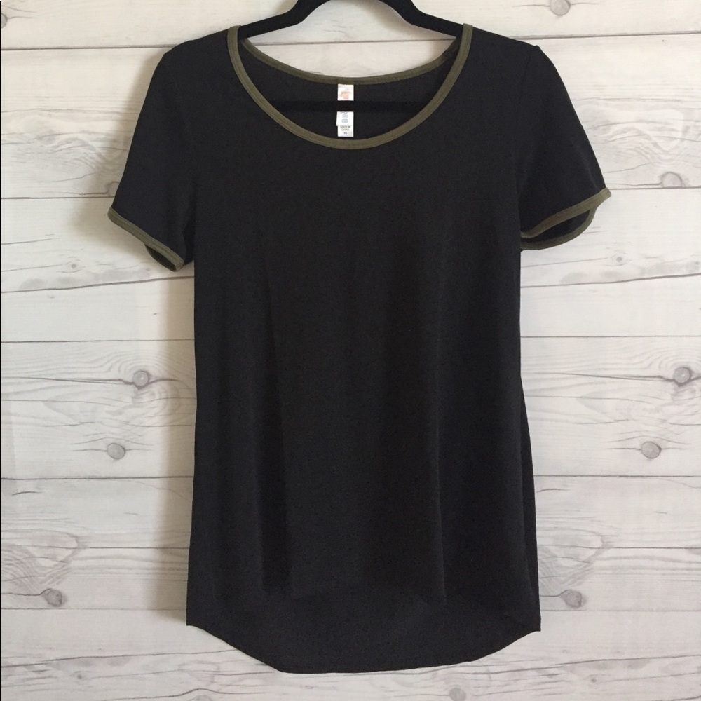 ✨NWT LULAROE CLASSIC T✨