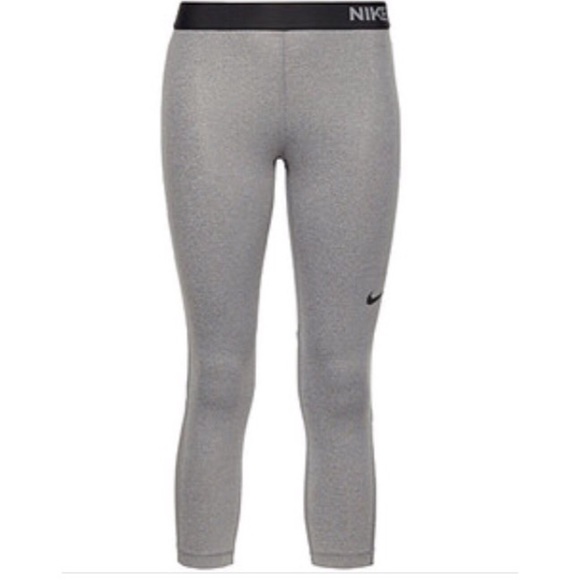 Nike Pants - Nike pro Dri-fit capri pants