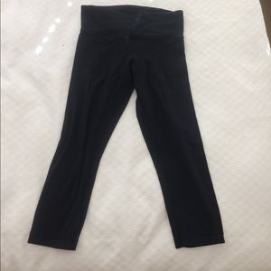 Lululemon crops size 4