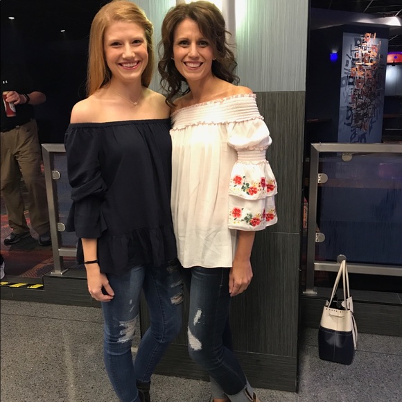 Meet your Posher, Carly - Picture 11 of 12