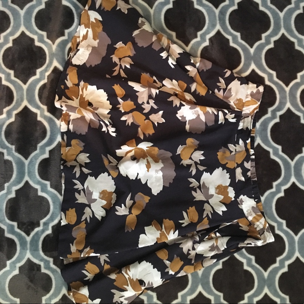 Old navy floral skirt with pockets