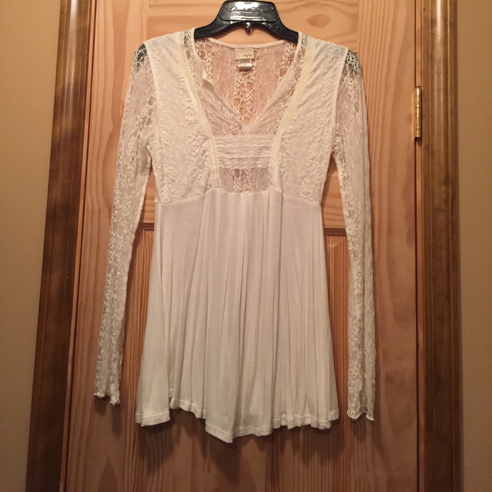 EUC Daytrip White Blouse with Lace Detail!!