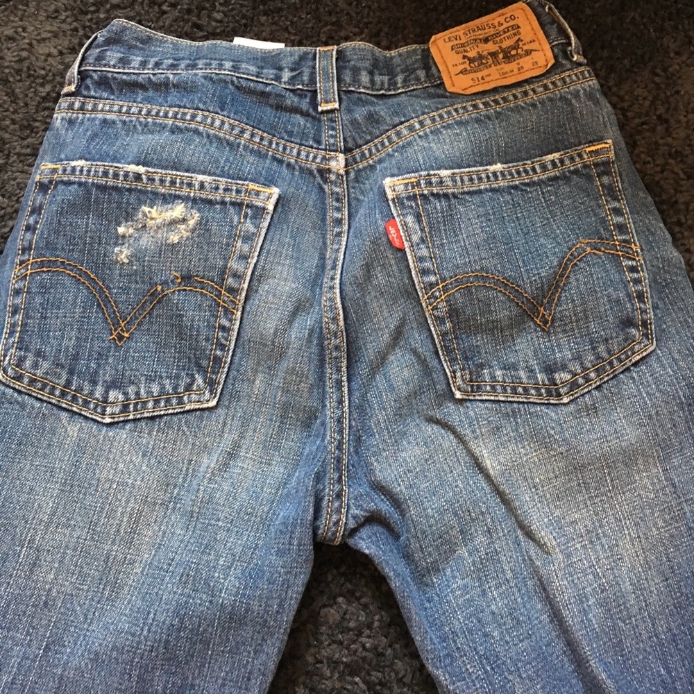 Distressed Levi's boyfriend jeans