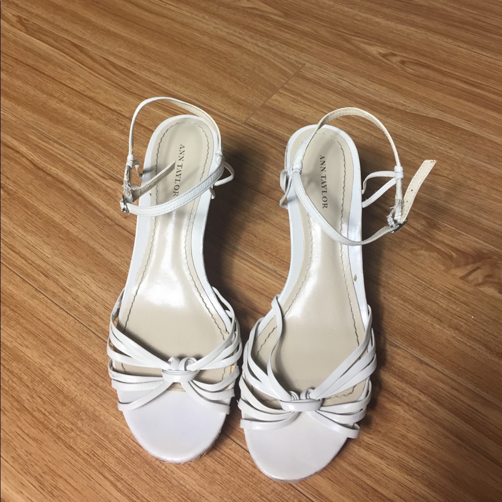 Ann Taylor basketweave platforms sz 8