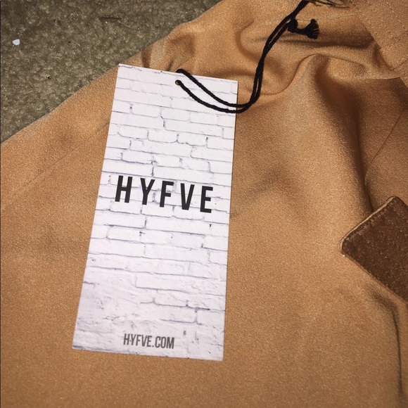 Belted scallop shorts - Picture 3 of 4