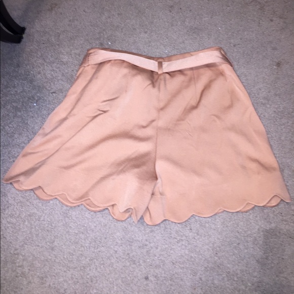 Belted scallop shorts - Picture 4 of 4