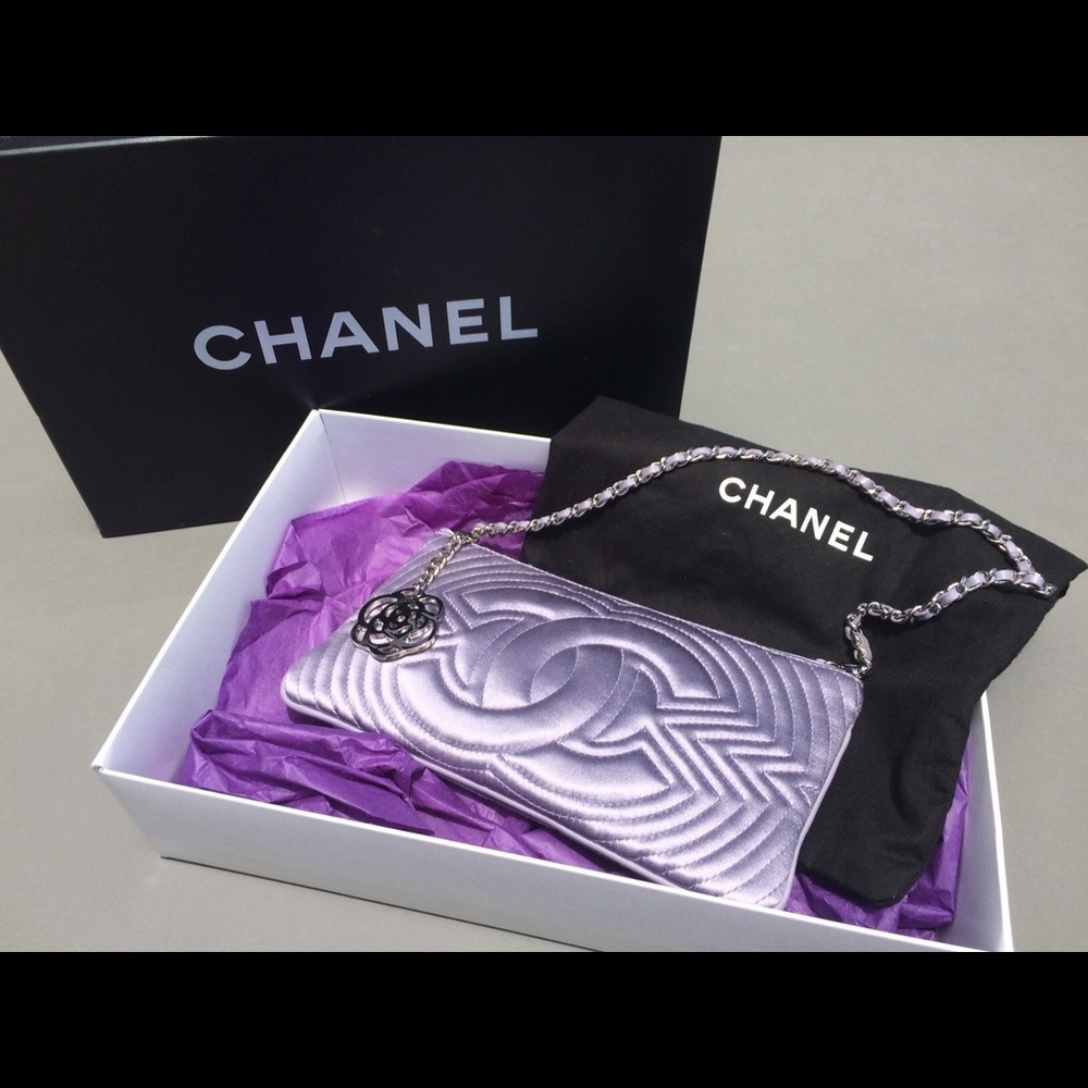 Beautiful Chanel clutch on chain - Picture 1 of 7