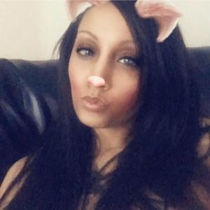 Meet your Posher, Ikia