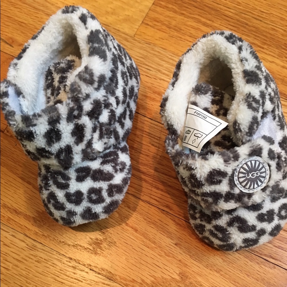 Baby uggs size 2/3 very good condition