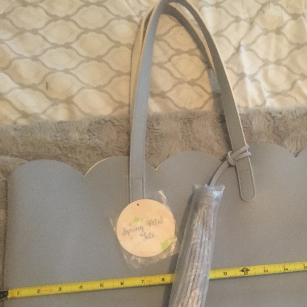 19"x14" light purple tote