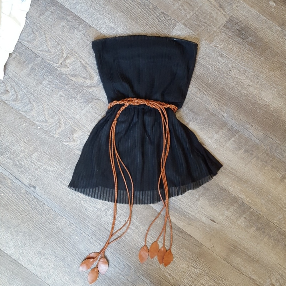 Wet seal Black sleeveless belt top small