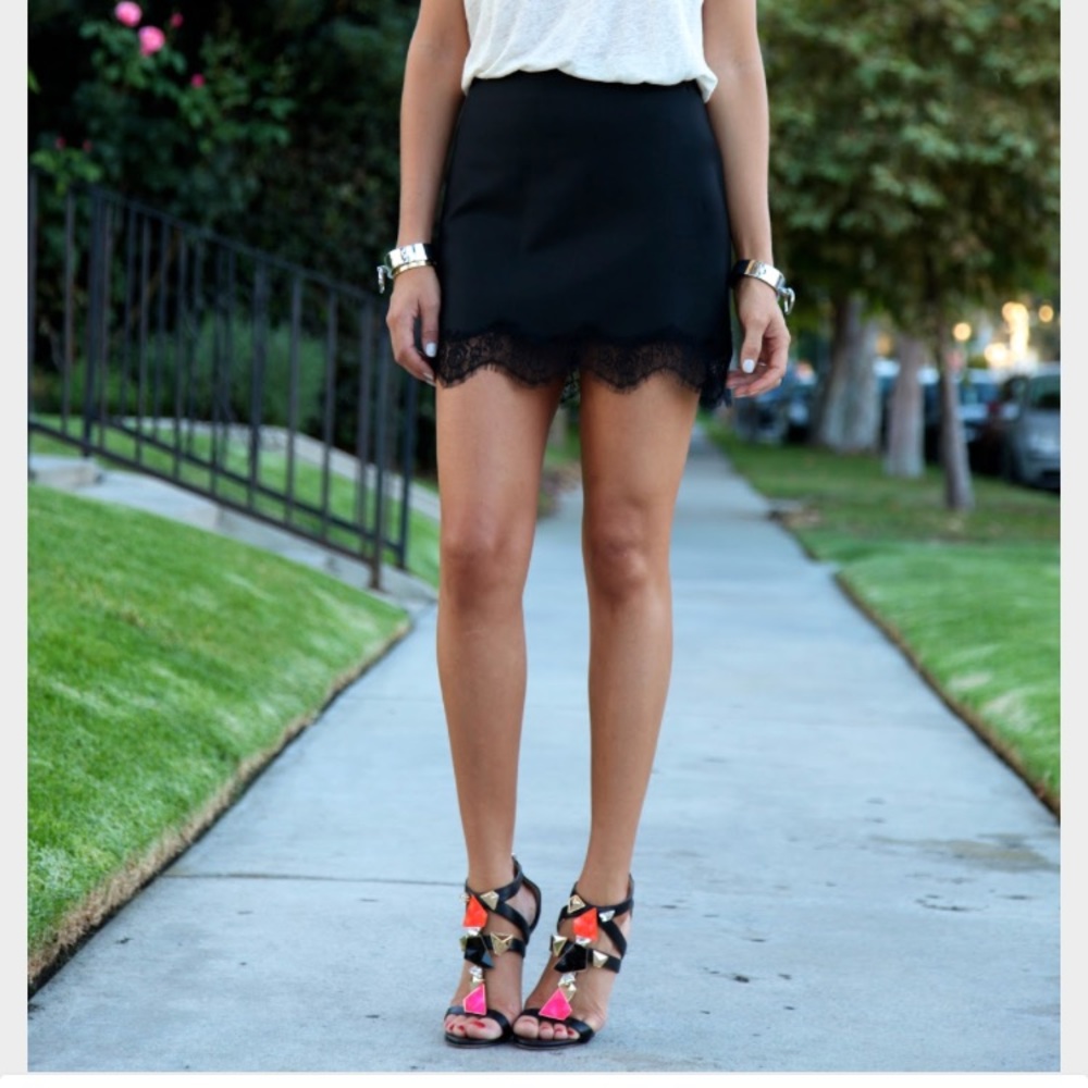 Eyelash lace black shorts new from Zara
