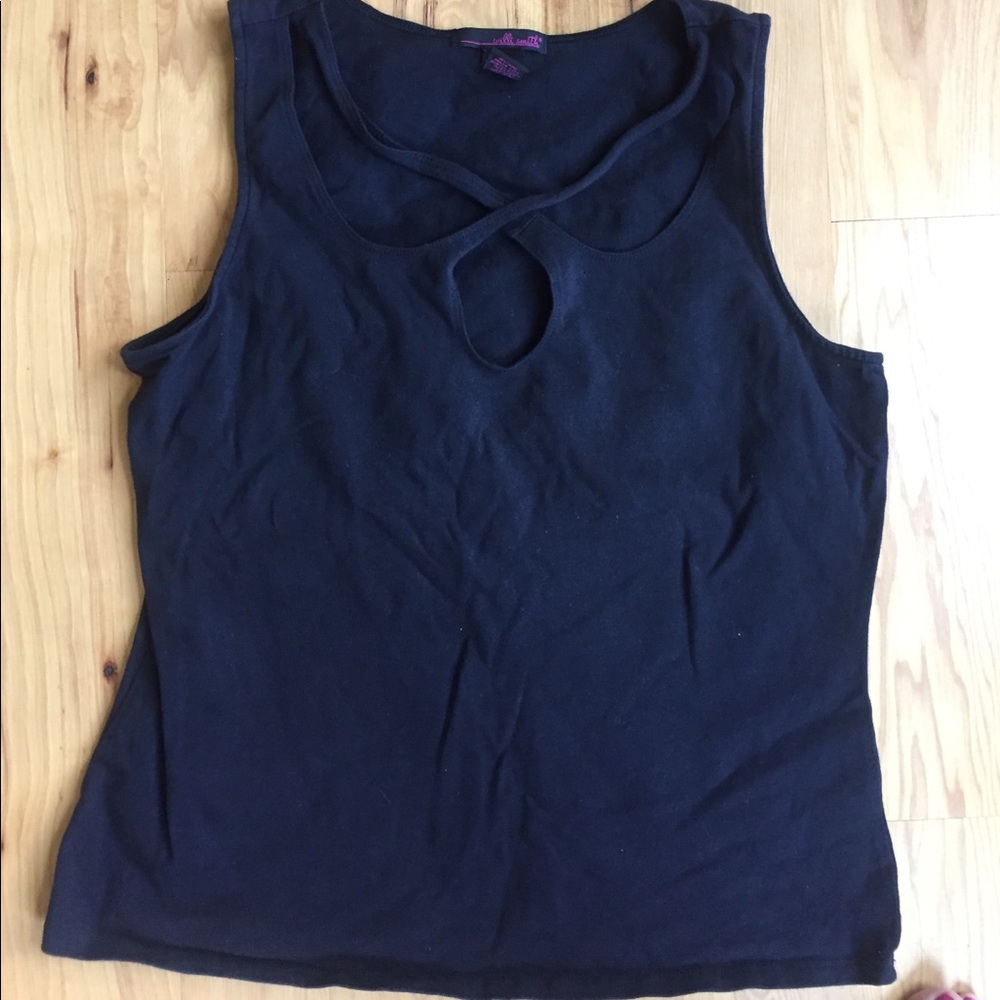 Black, criss cross in front, sleeveless top
