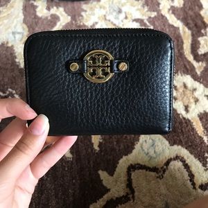 Leather Tory Burch zippy Wallet!