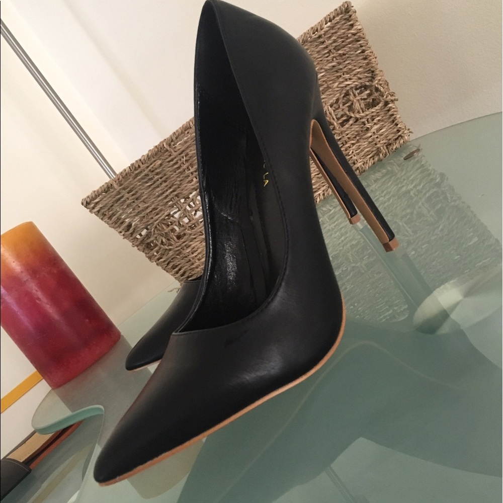 Black heels from Shoe Republic La