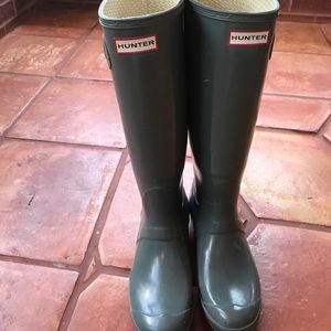 Hunter Rain Boots in glossy gray.