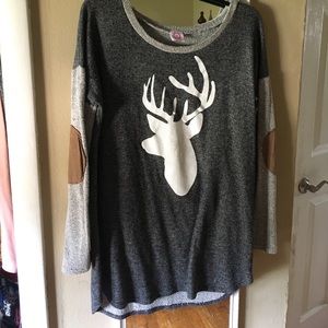 Grey long sleeve with deer head outline print