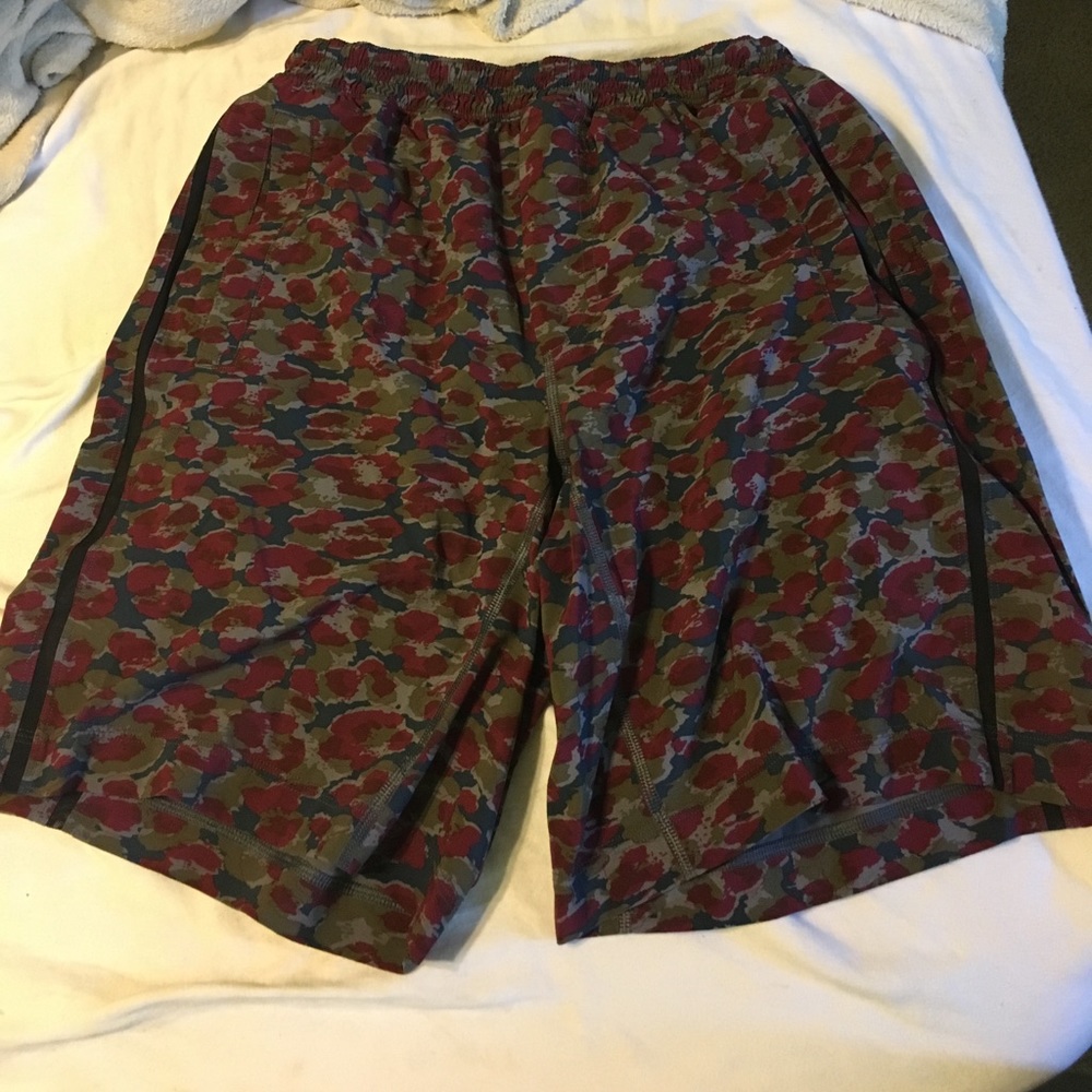 Lululemon pacebreaker size medium