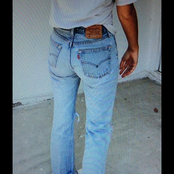 VINTAGE LEVI 501 ALL IN CLOSET - Picture 4 of 4