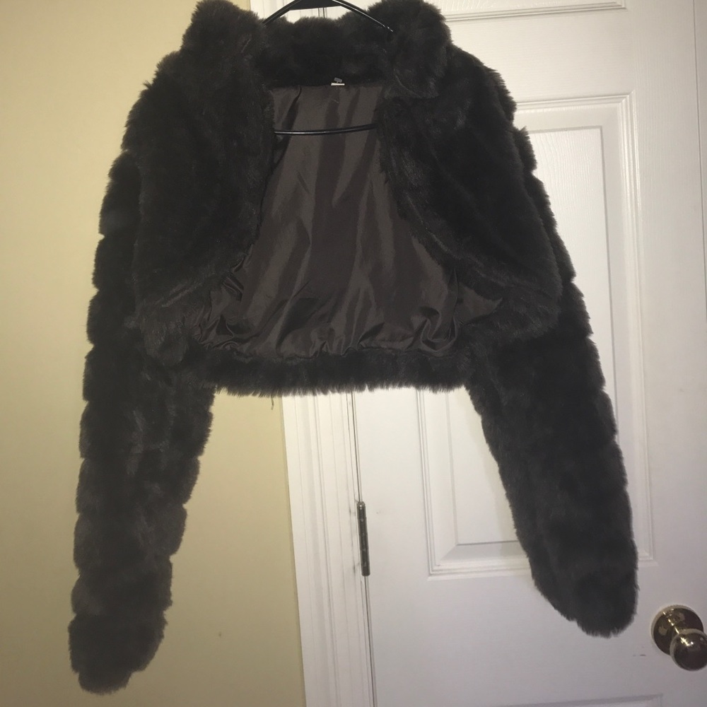 Faux fur cropped jacket