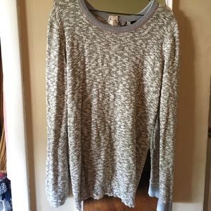 Grey & white sweater with hints on gold