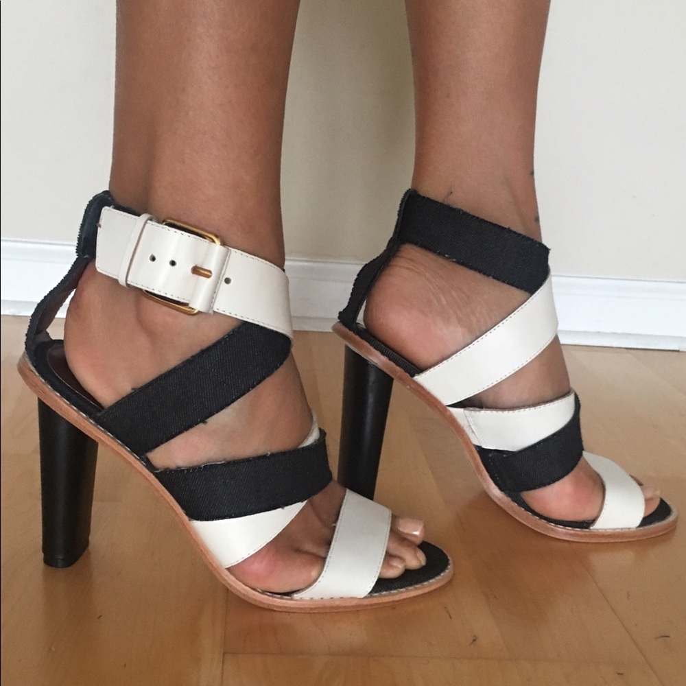 New Cynthia Vincent cream/black sandal #8