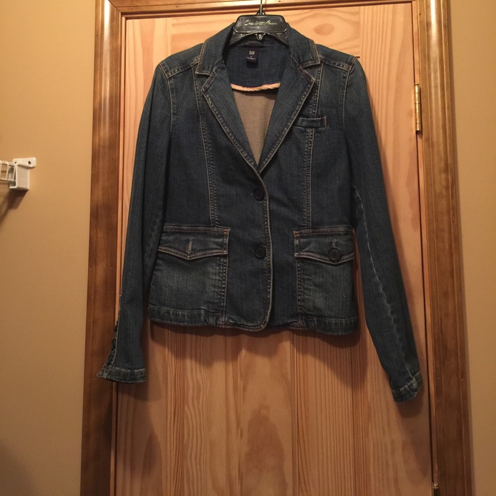 NWOT Size 8 Gap Denim Blazer!!