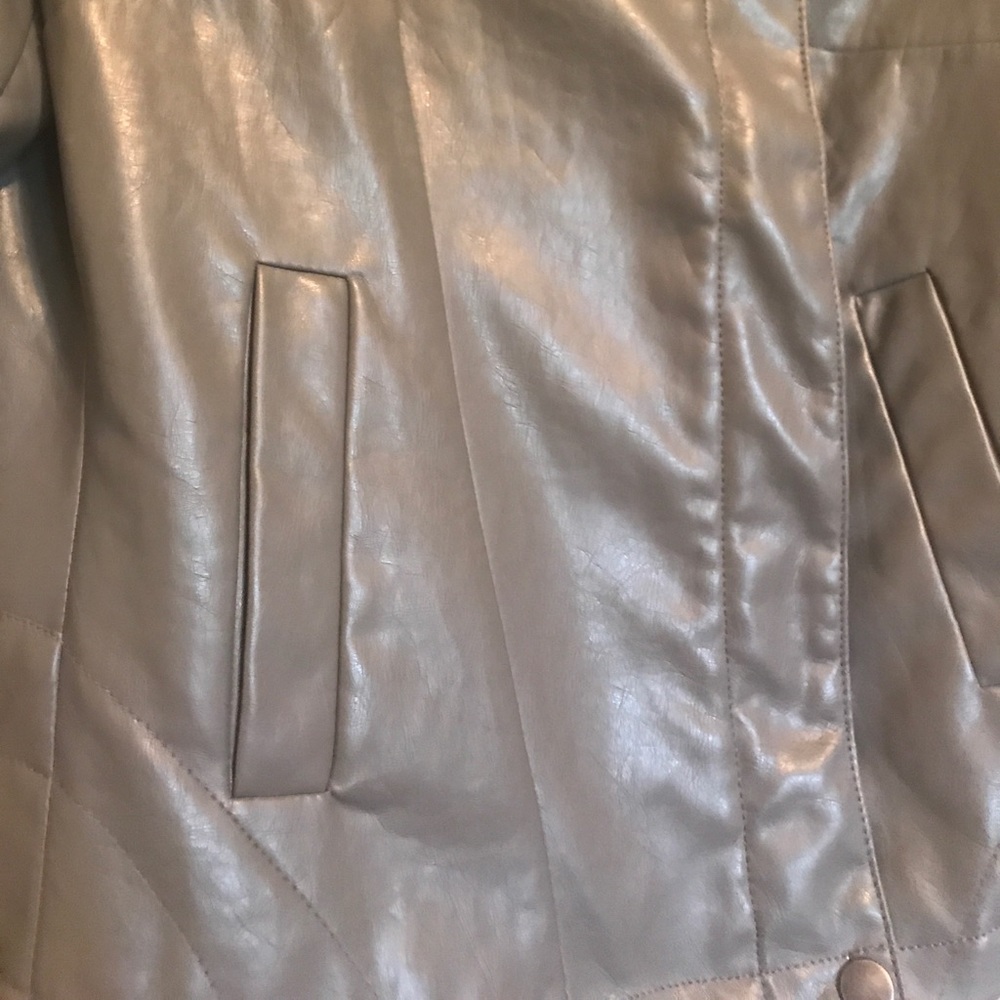 Leather jacket - Picture 2 of 3