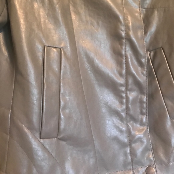 Leather jacket - Picture 2 of 3