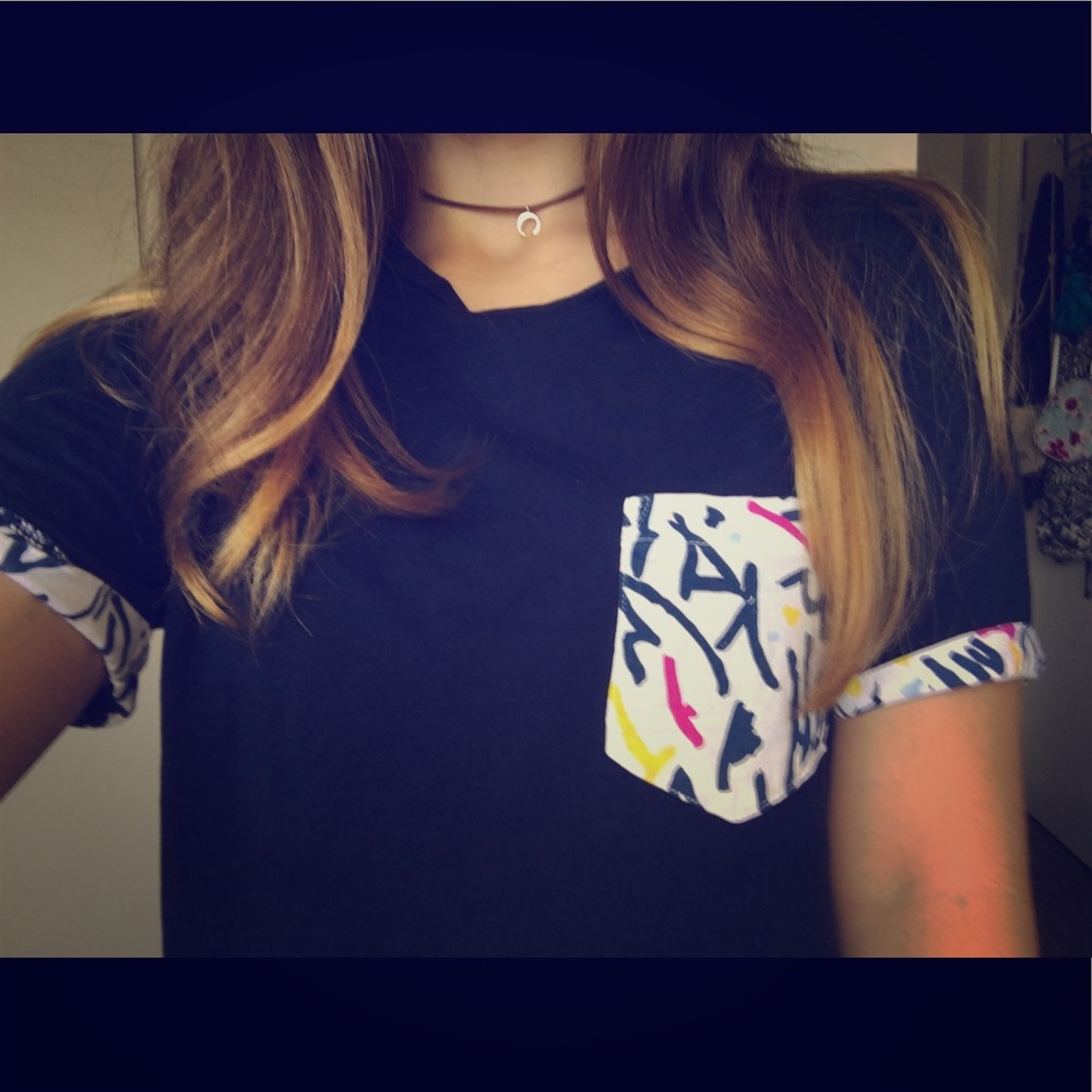 H&M 90s pattern pocket tee 🌸🔹