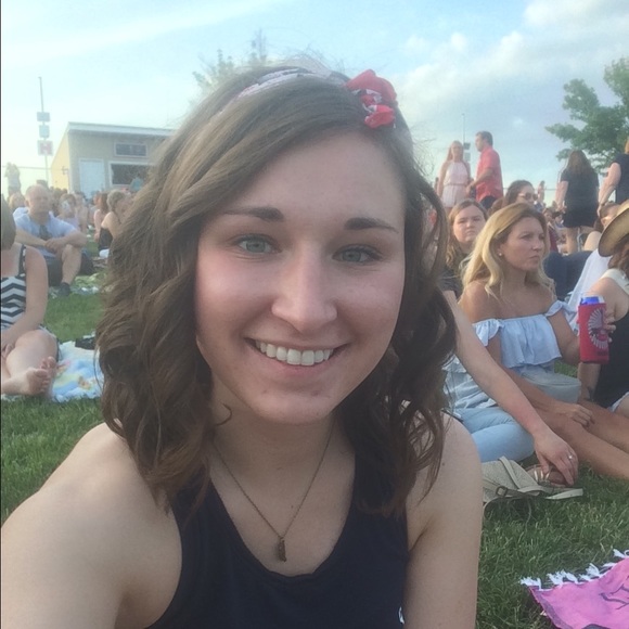 Meet your Posher, Danica - Picture 1 of 1