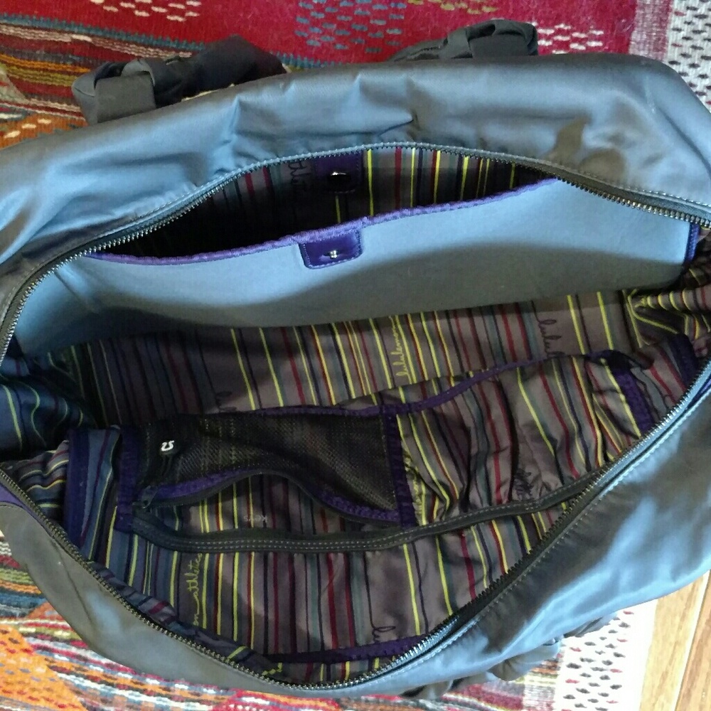 Lululemon purple duffle bag - Picture 2 of 4