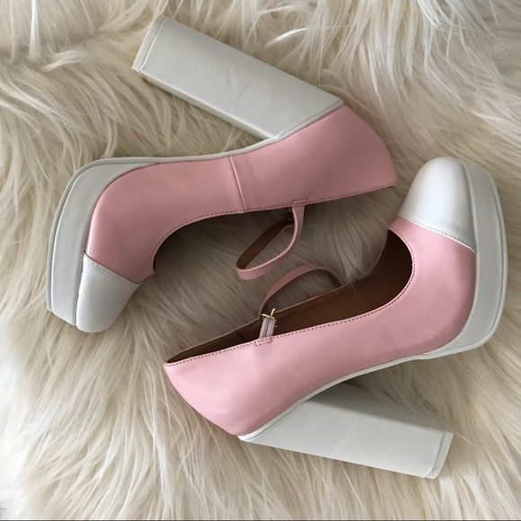 ShoeDazzle Shoes - Pink chunky heeled Mary Jane shoes