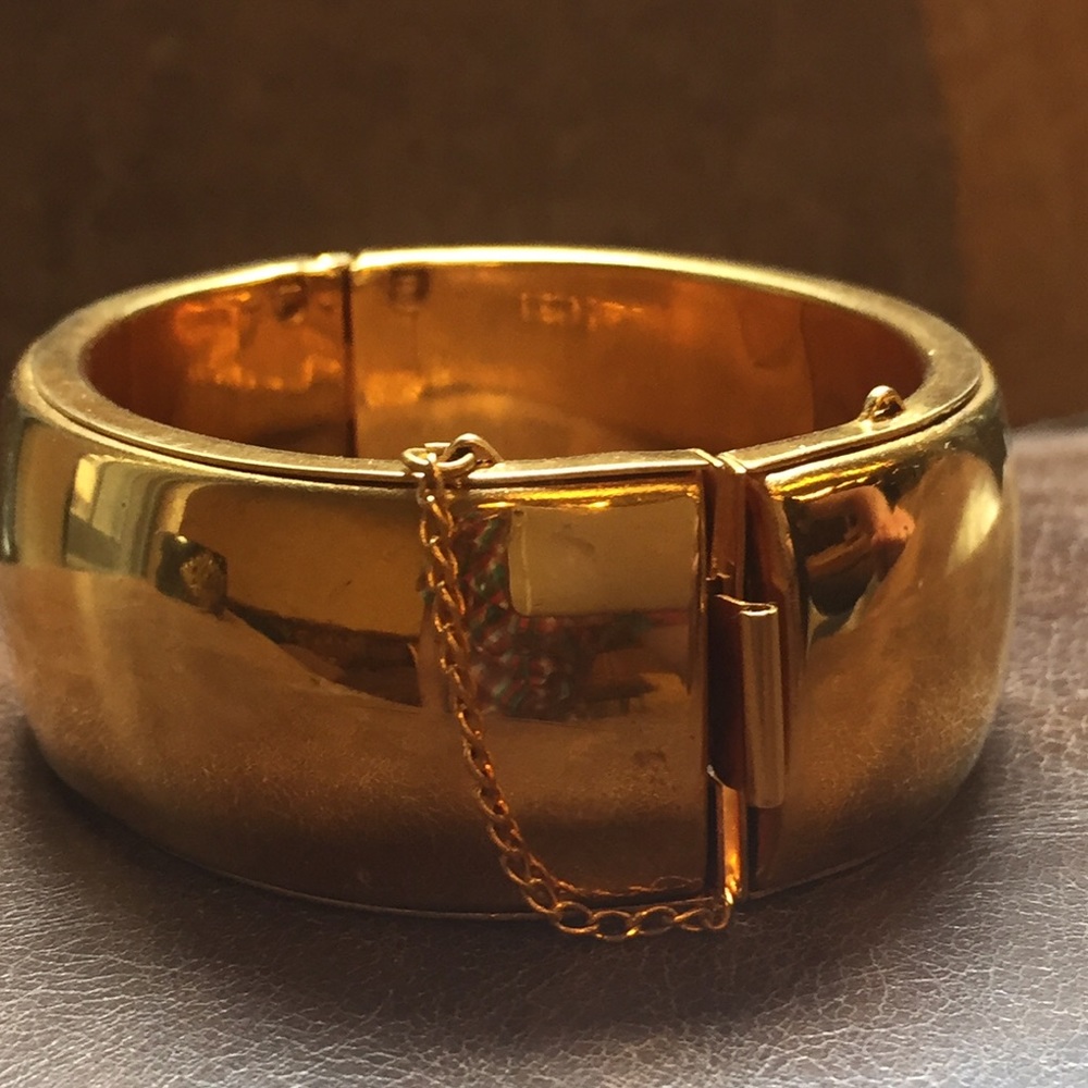 Non-tarnish brass cuff.