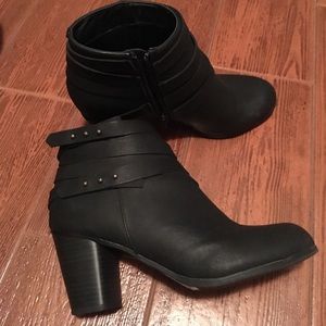 boots size 9- worn 1x