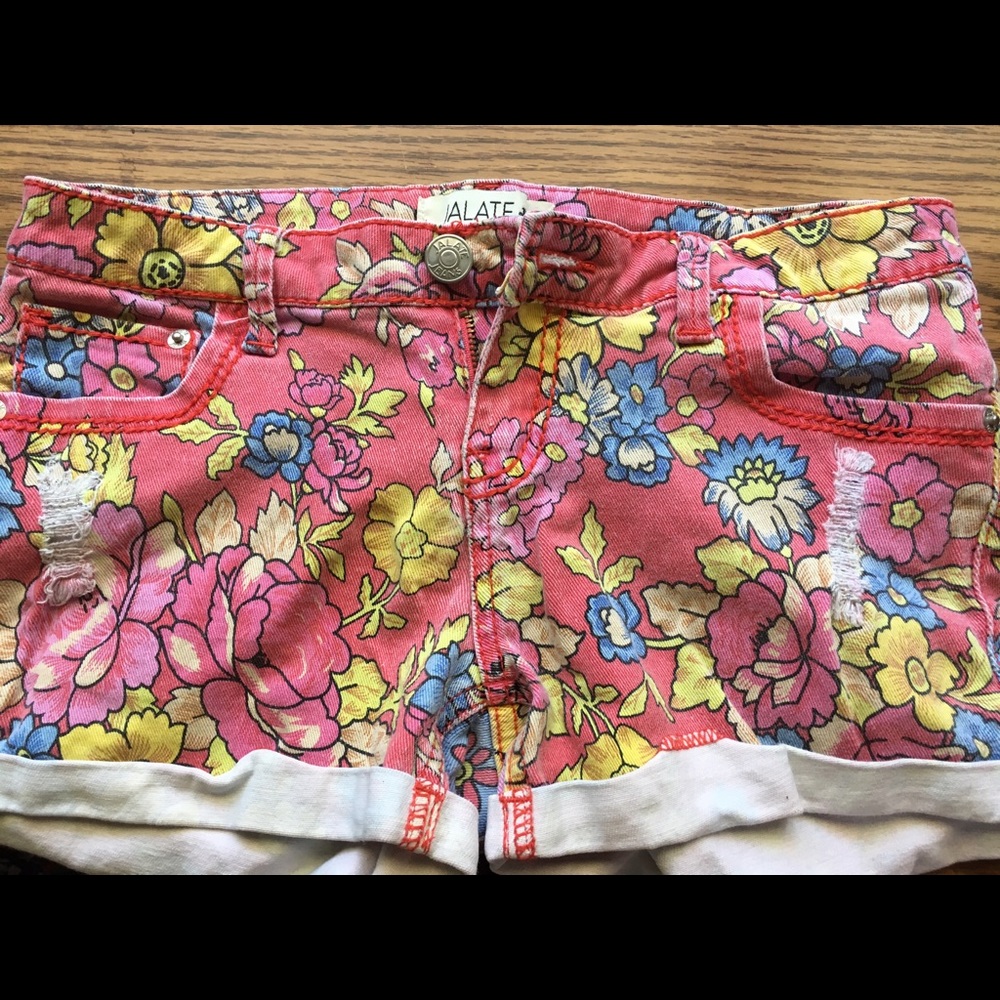 Jalate Jean floral print shorts 🌺🍒