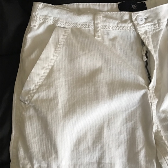 White shorts - Picture 3 of 8