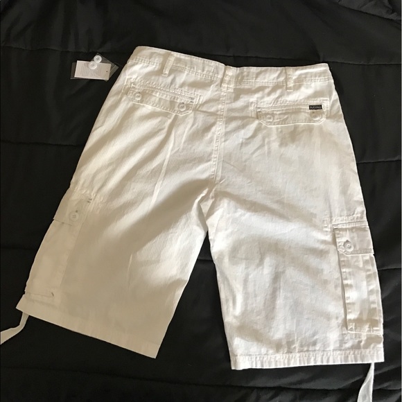 White shorts - Picture 6 of 8