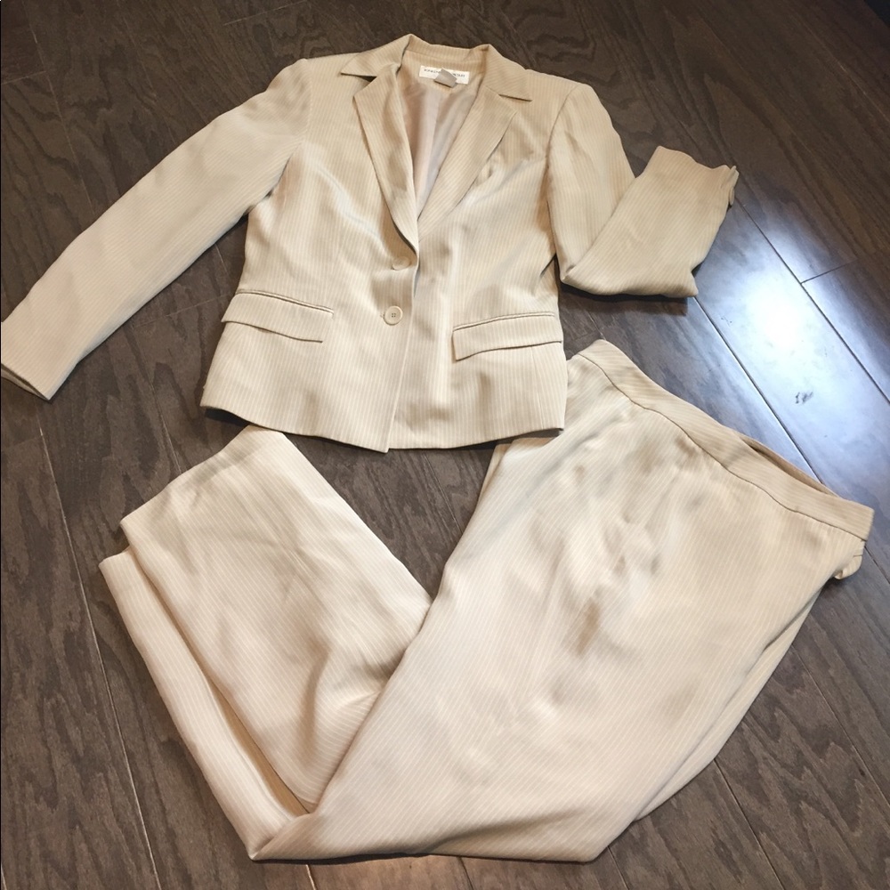 Jones New York lightweight suit