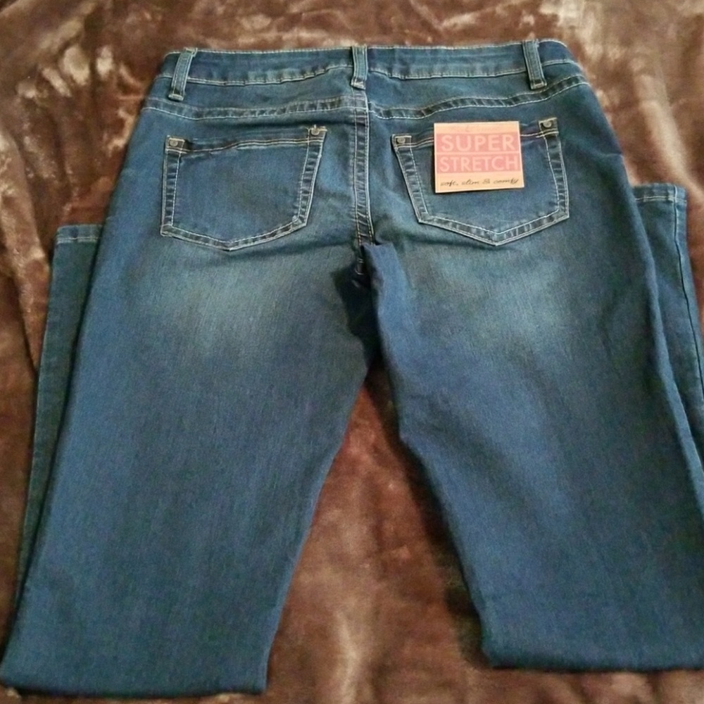 NWT RED CAMEL JEANS..SIZE 7